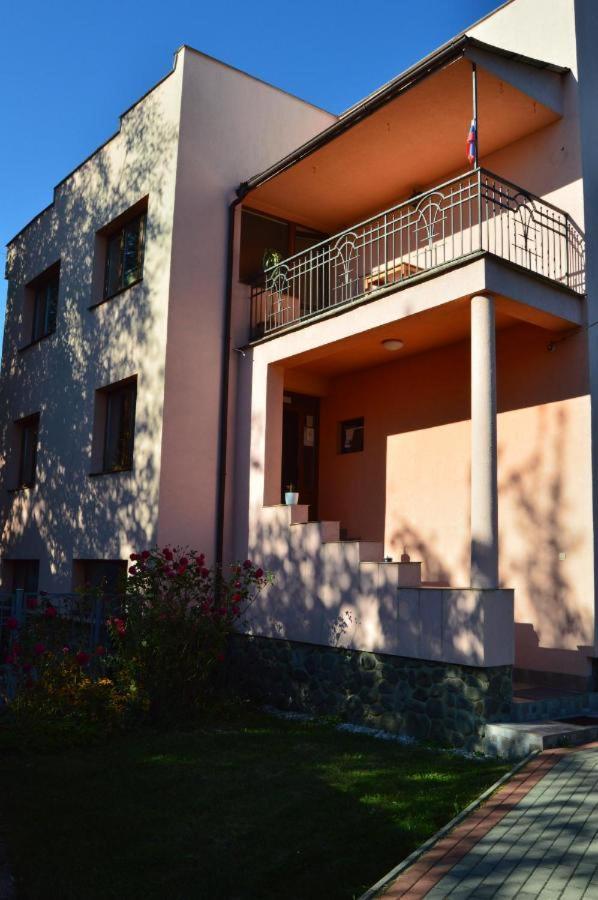 Bomba Ubytko Appartement Snina Buitenkant foto